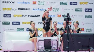 fabriano raffaeli sofia un cerchio sfe08015 copia simone ferraro ph